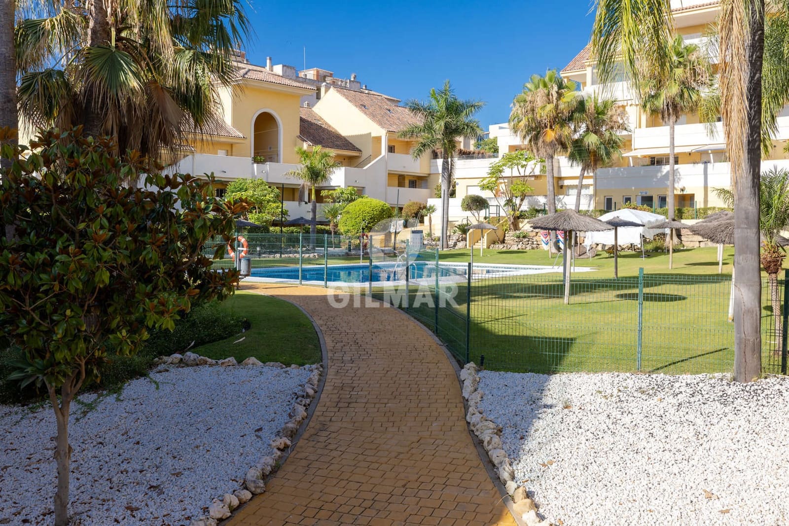 1 bedroom Flat for sale in Estepona with pool - € 325,000 (Ref: 9948737)