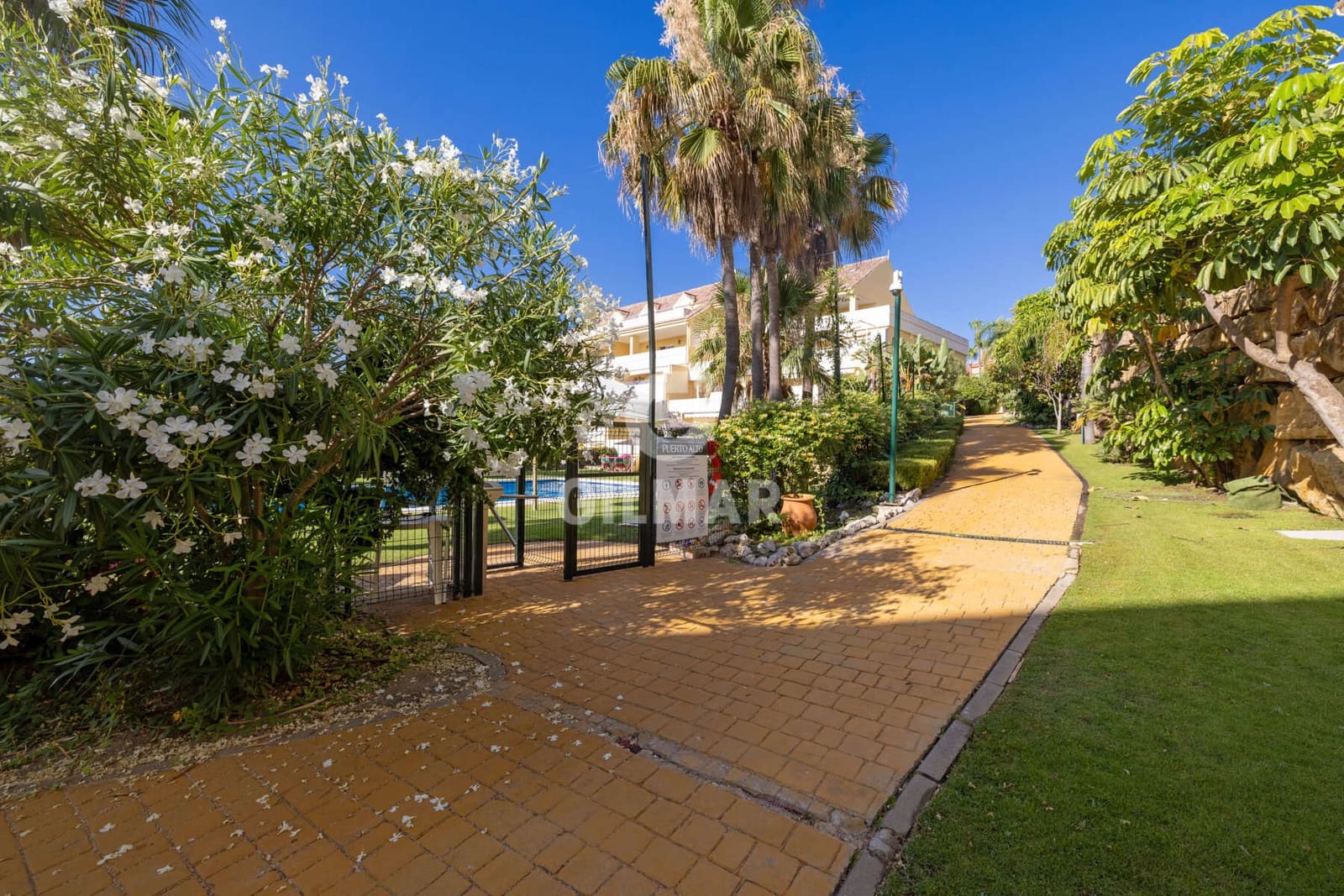 1 bedroom Flat for sale in Estepona with pool - € 325,000 (Ref: 9948737)