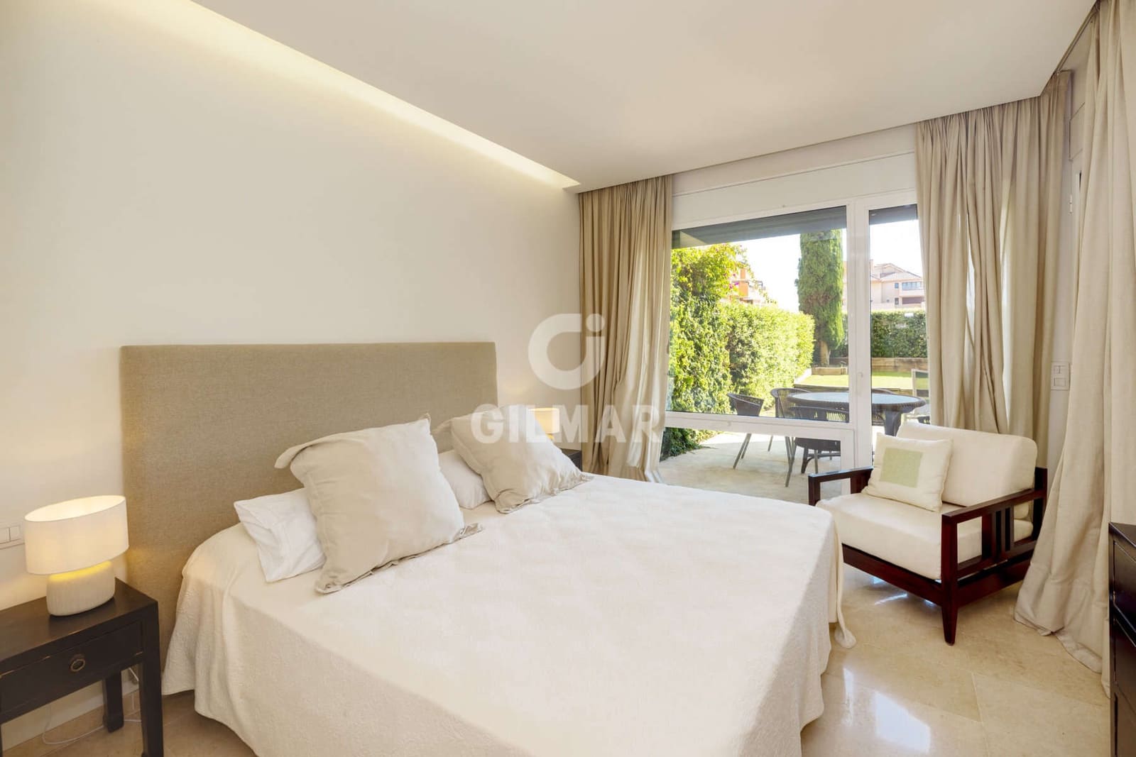 2 bedroom Flat for sale in Sotogrande with garage - € 675,000 (Ref: 9948738)
