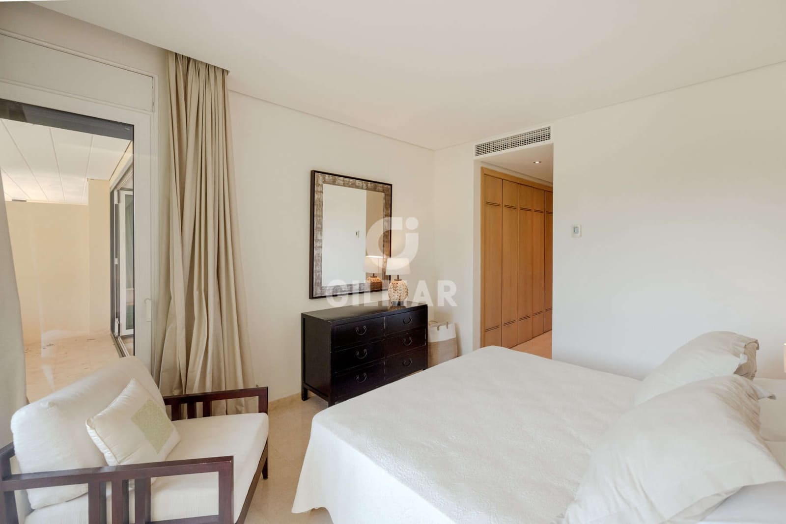 2 bedroom Flat for sale in Sotogrande with garage - € 675,000 (Ref: 9948738)
