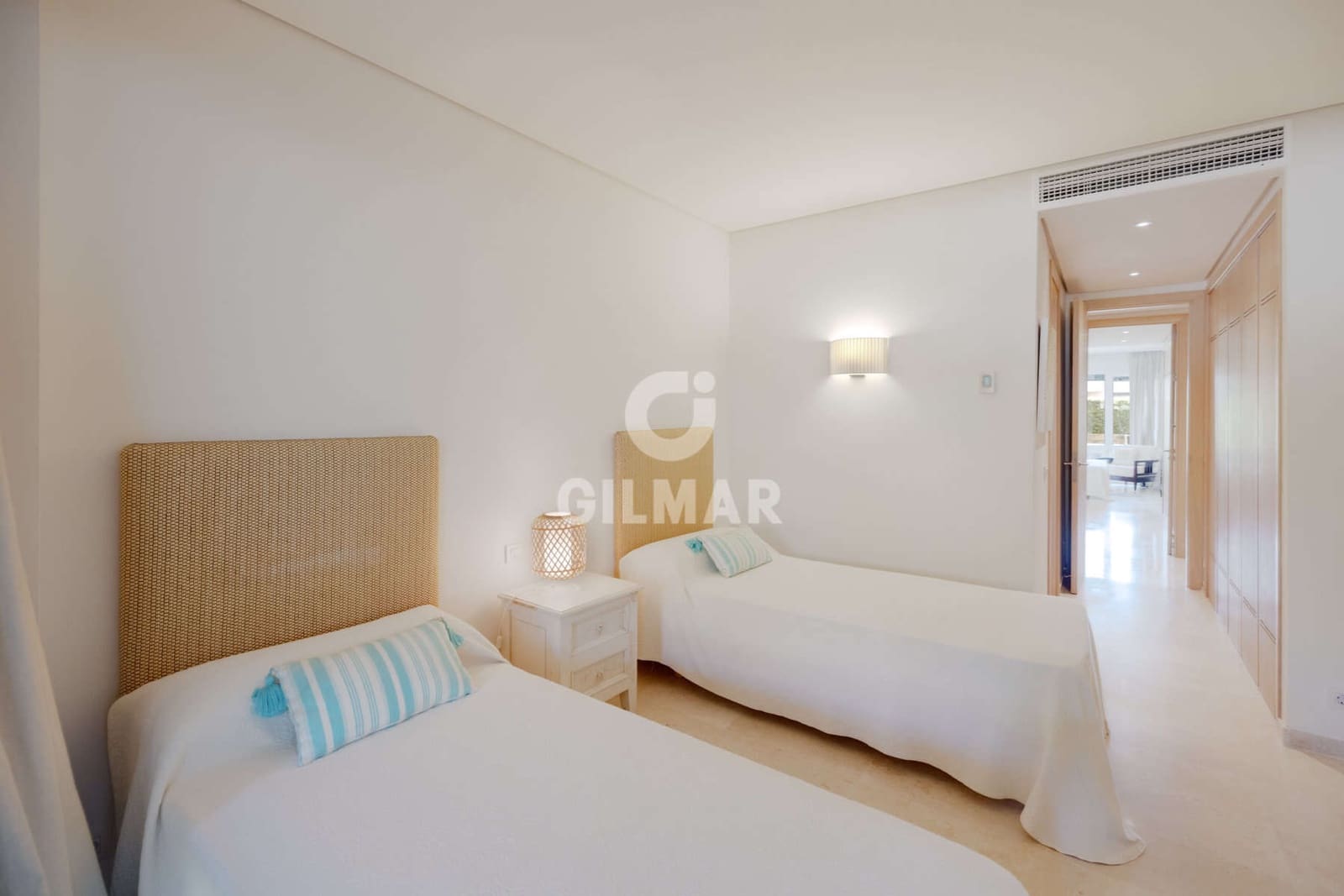 2 bedroom Flat for sale in Sotogrande with garage - € 675,000 (Ref: 9948738)