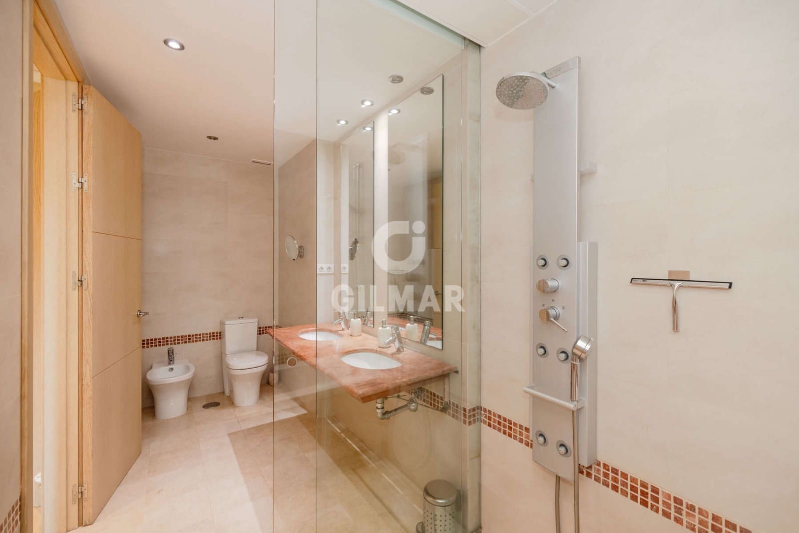 2 bedroom Flat for sale in Sotogrande with garage - € 675,000 (Ref: 9948738)