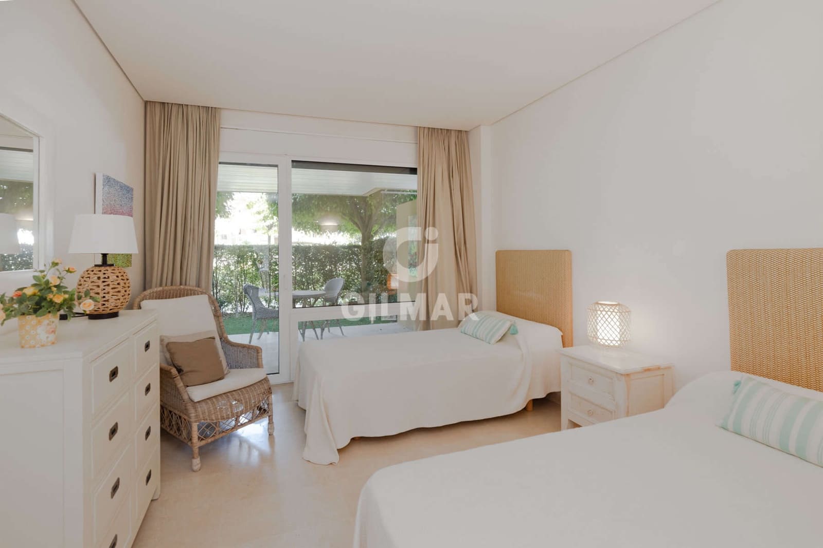 2 bedroom Flat for sale in Sotogrande with garage - € 675,000 (Ref: 9948738)