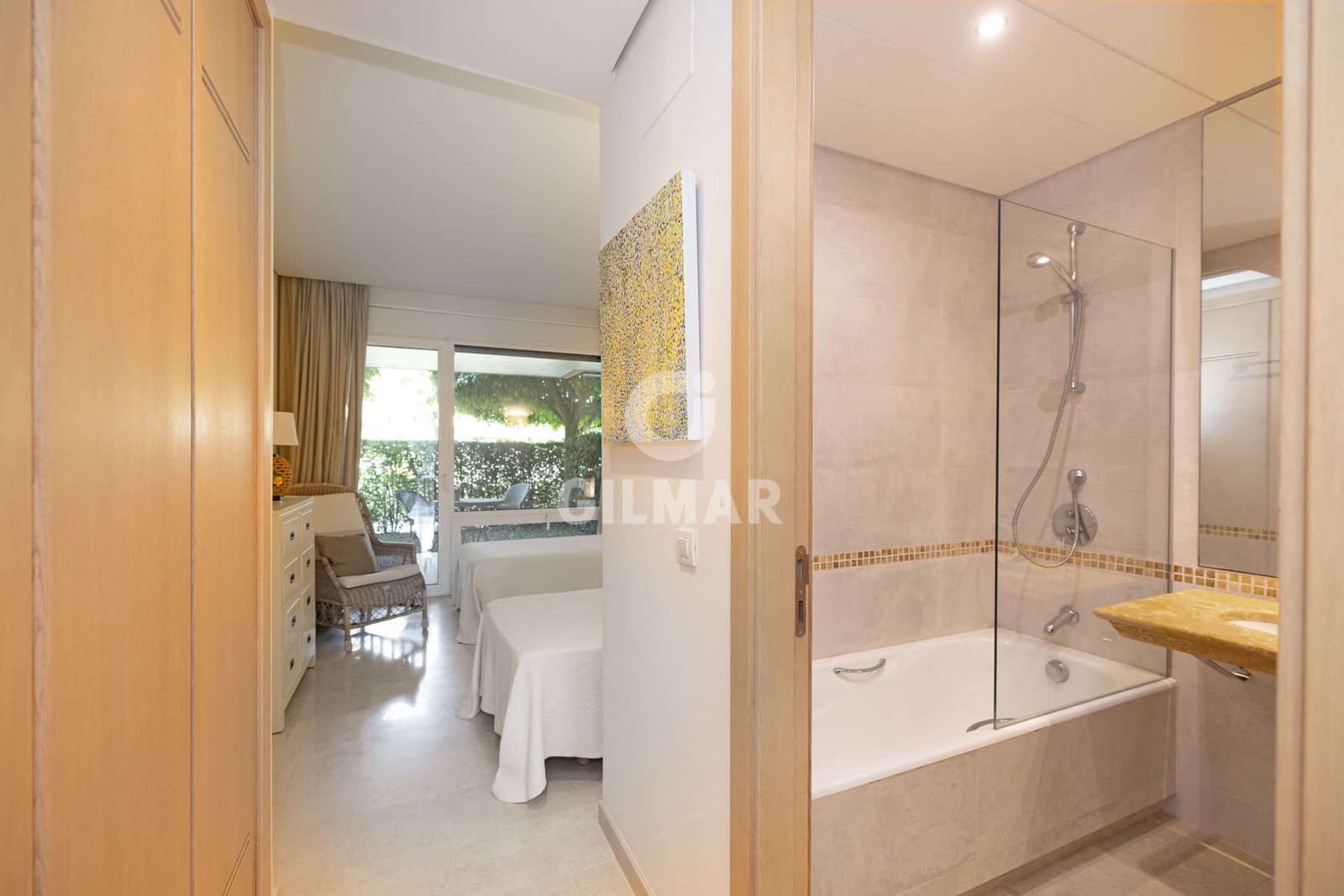 2 bedroom Flat for sale in Sotogrande with garage - € 675,000 (Ref: 9948738)