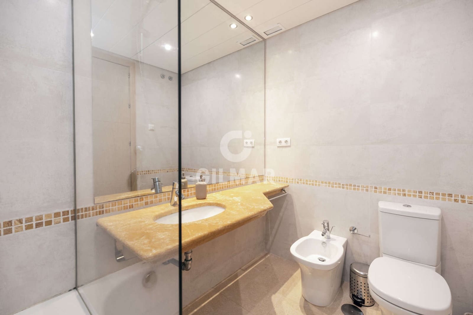2 bedroom Flat for sale in Sotogrande with garage - € 675,000 (Ref: 9948738)