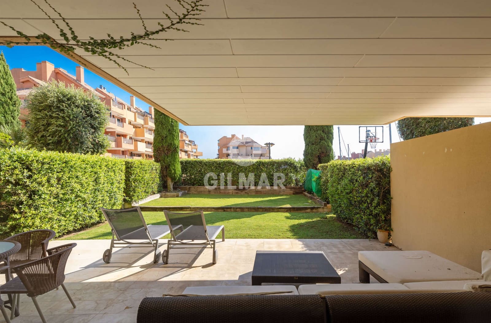 2 bedroom Flat for sale in Sotogrande with garage - € 675,000 (Ref: 9948738)