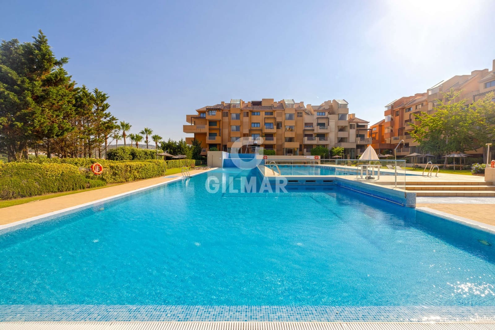 2 bedroom Flat for sale in Sotogrande with garage - € 675,000 (Ref: 9948738)