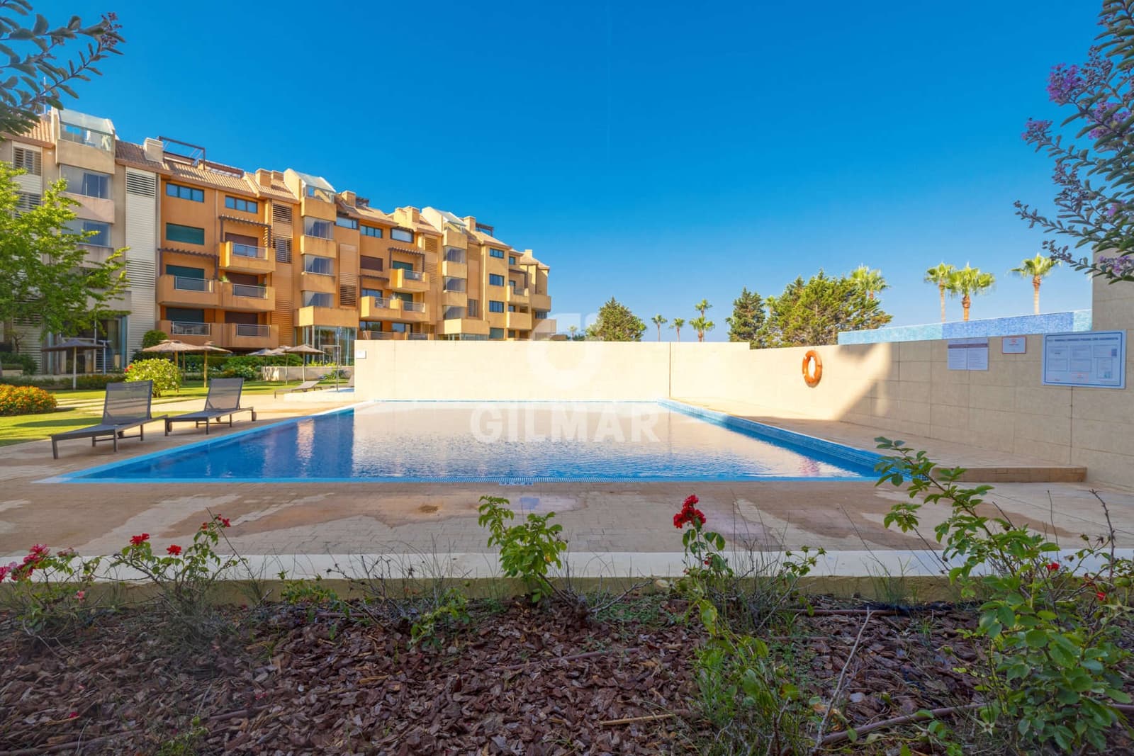 2 bedroom Flat for sale in Sotogrande with garage - € 675,000 (Ref: 9948738)