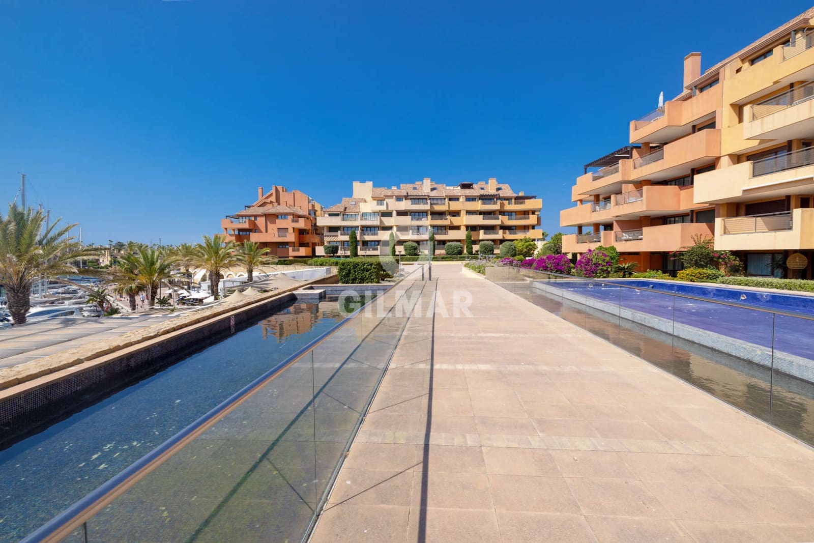 2 bedroom Flat for sale in Sotogrande with garage - € 675,000 (Ref: 9948738)