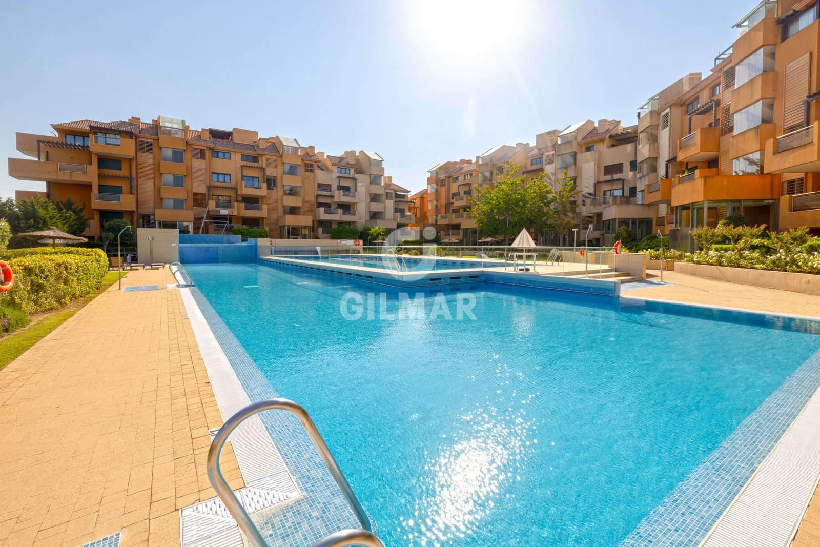2 bedroom Flat for sale in Sotogrande with garage - € 675,000 (Ref: 9948738)