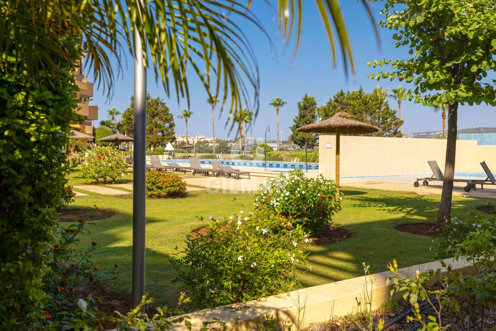 2 bedroom Flat for sale in Sotogrande with garage - € 675,000 (Ref: 9948738)
