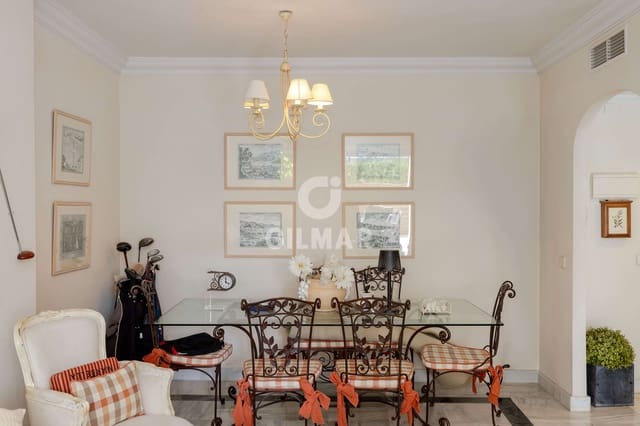 2 makuuhuone Asunto myytävänä paikassa Marbella Centro, Marbella mukana uima-altaan 
autotalli - 550 000 € (Ref: 9948921)
