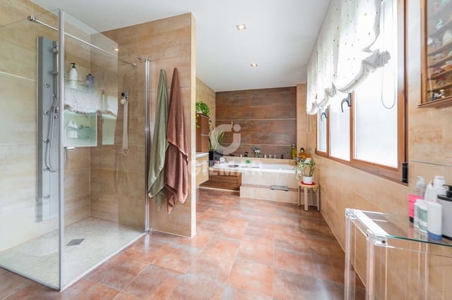 6 soverom Villa til salgs i Fuente el Saz de Jarama med svømmebasseng garasje - € 1 990 000 (Ref: 9949030)