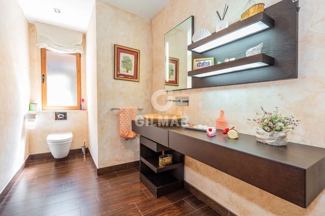 6 soverom Villa til salgs i Fuente el Saz de Jarama med svømmebasseng garasje - € 1 990 000 (Ref: 9949030)
