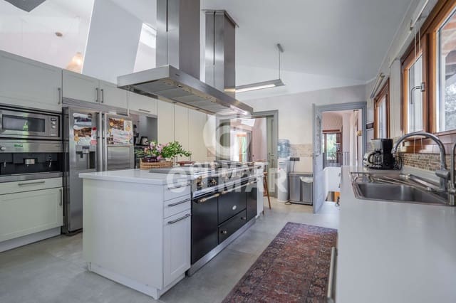 7 Zimmer Villa zu verkaufen in San Sebastián de los Reyes mit Pool Garage - 2.100.000 € (Ref: 9949031)