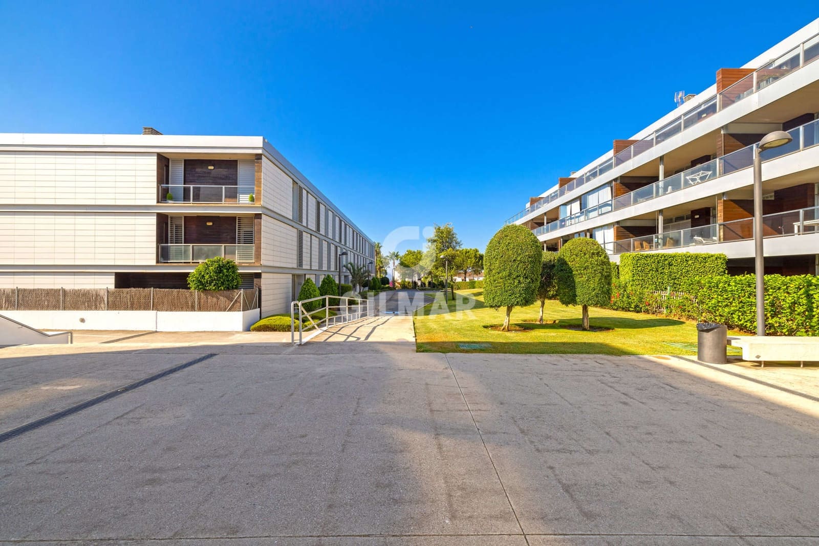 3 sypialnia Mieszkanie na sprzedaż w Manilva z basenem garażem - 450 000 € (Ref: 9950372)