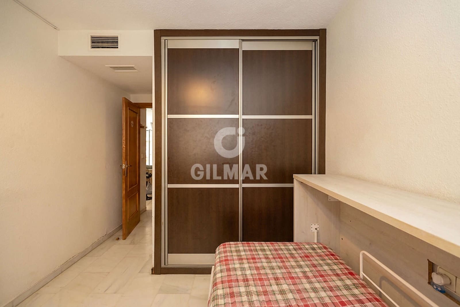 2 bedroom Flat for sale in Estepona with garage - € 420,000 (Ref: 9950373)
