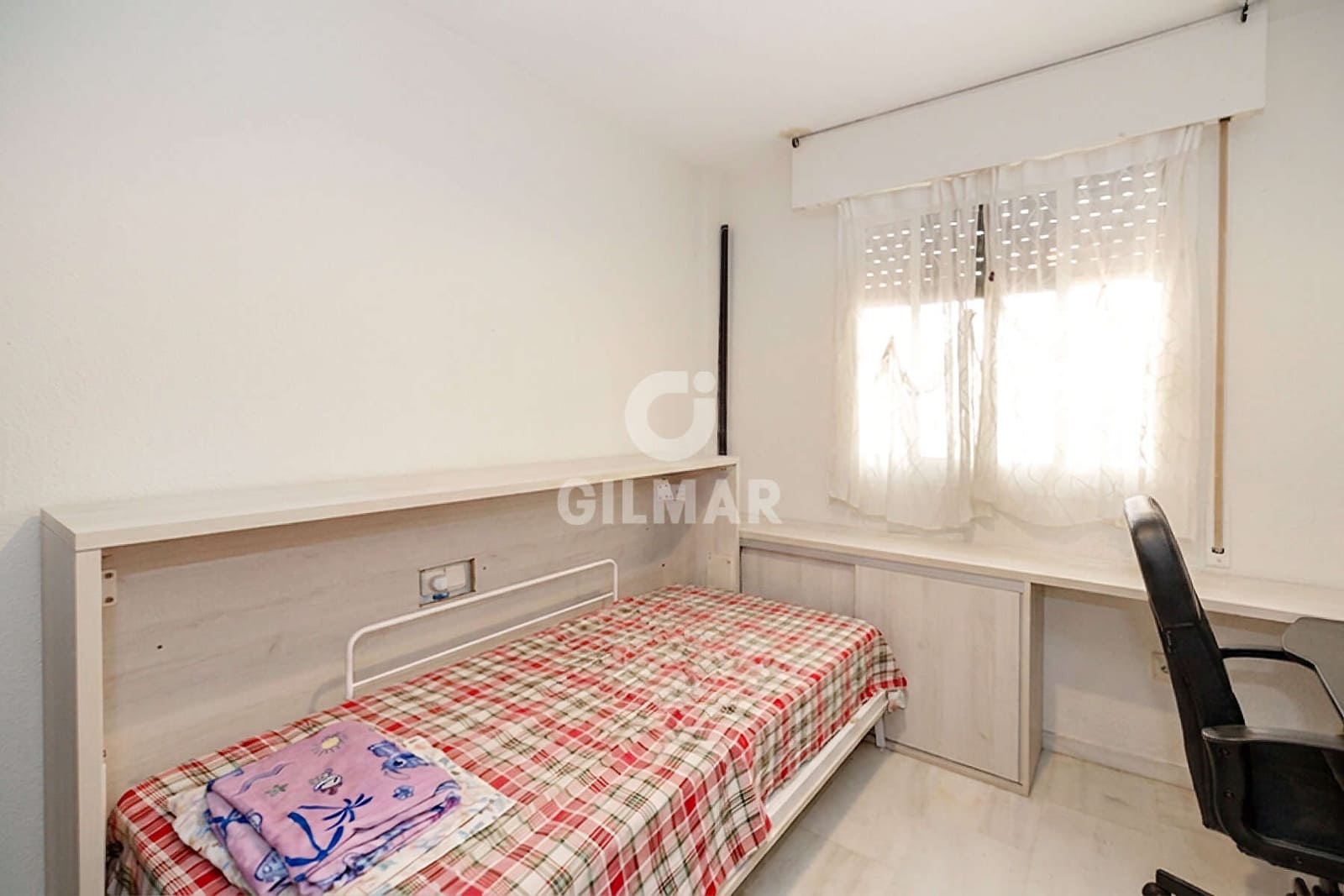 2 bedroom Flat for sale in Estepona with garage - € 420,000 (Ref: 9950373)
