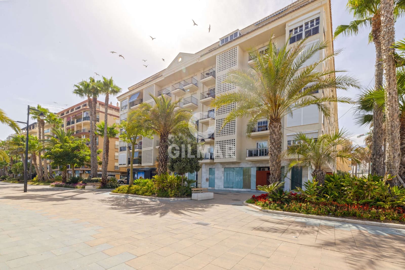 2 bedroom Flat for sale in Estepona with garage - € 420,000 (Ref: 9950373)