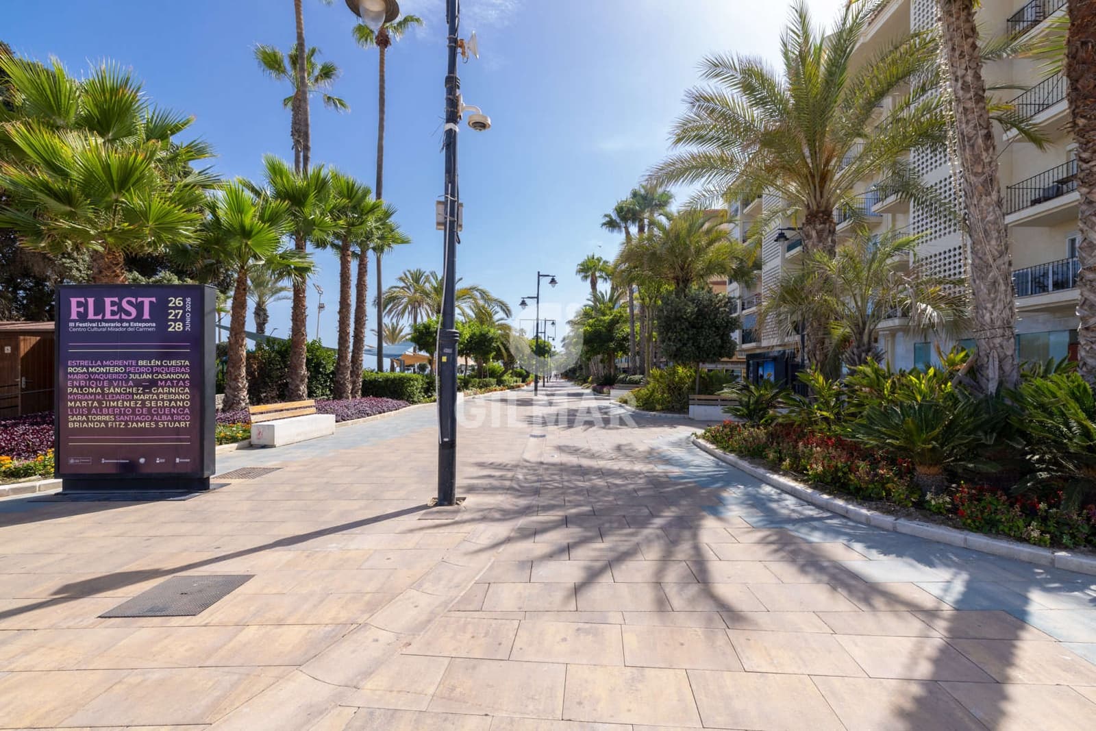 2 bedroom Flat for sale in Estepona with garage - € 420,000 (Ref: 9950373)