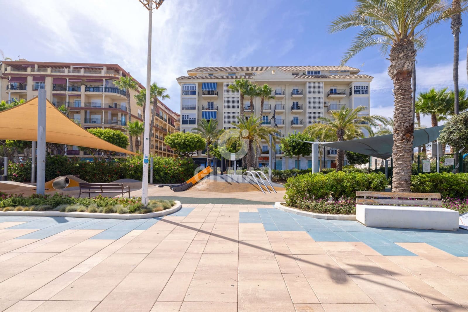 2 bedroom Flat for sale in Estepona with garage - € 420,000 (Ref: 9950373)