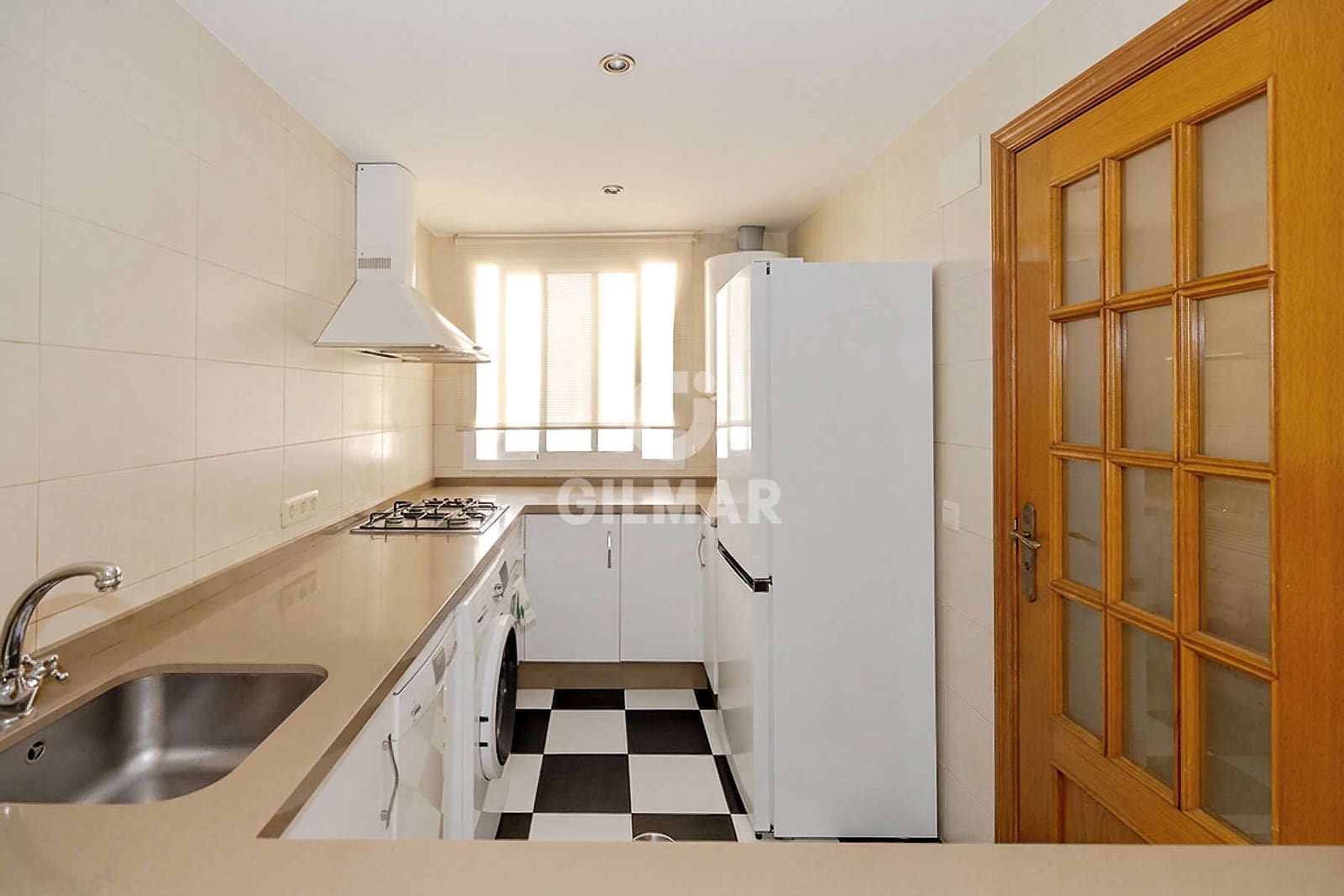2 bedroom Flat for sale in Estepona with garage - € 420,000 (Ref: 9950373)