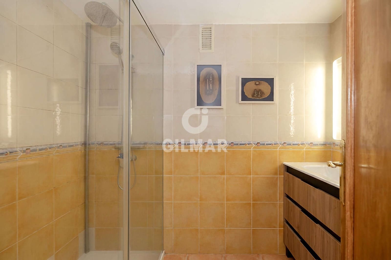 2 bedroom Flat for sale in Estepona with garage - € 420,000 (Ref: 9950373)