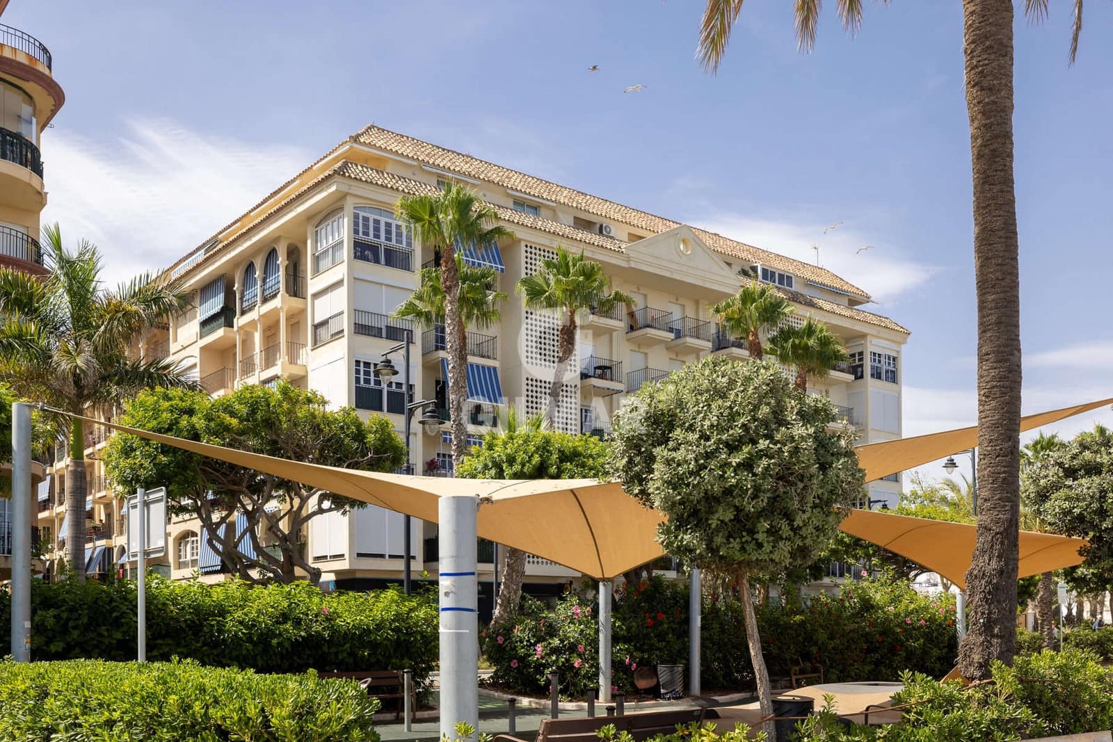 2 bedroom Flat for sale in Estepona with garage - € 420,000 (Ref: 9950373)