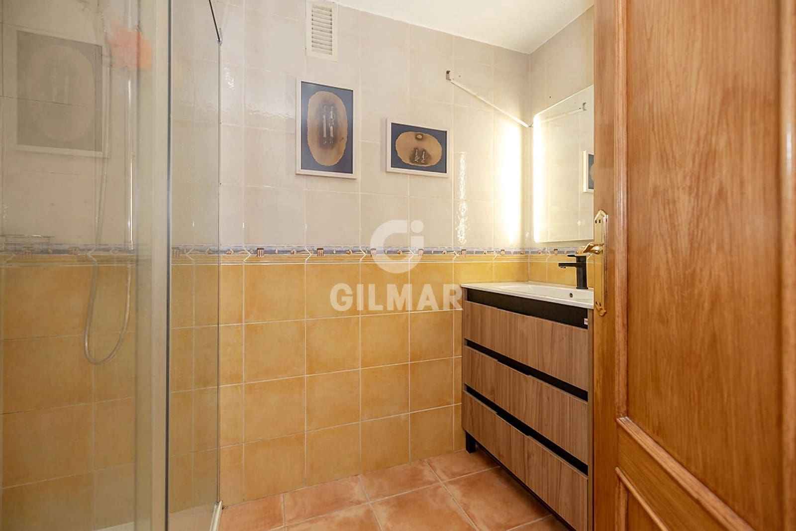 2 bedroom Flat for sale in Estepona with garage - € 420,000 (Ref: 9950373)