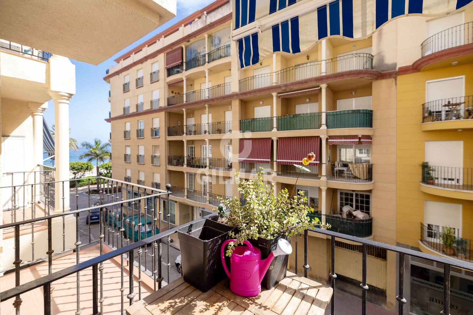 2 bedroom Flat for sale in Estepona with garage - € 420,000 (Ref: 9950373)