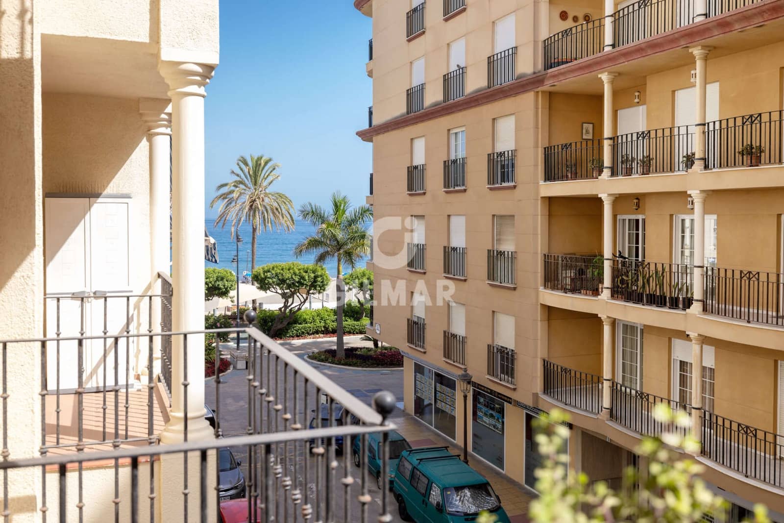 2 bedroom Flat for sale in Estepona with garage - € 420,000 (Ref: 9950373)