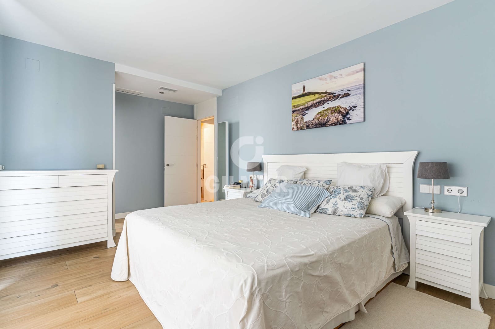 5 soverom Kjedet enebolig til salgs i Madrid by med svømmebasseng garasje - € 1 700 000 (Ref: 9953096)