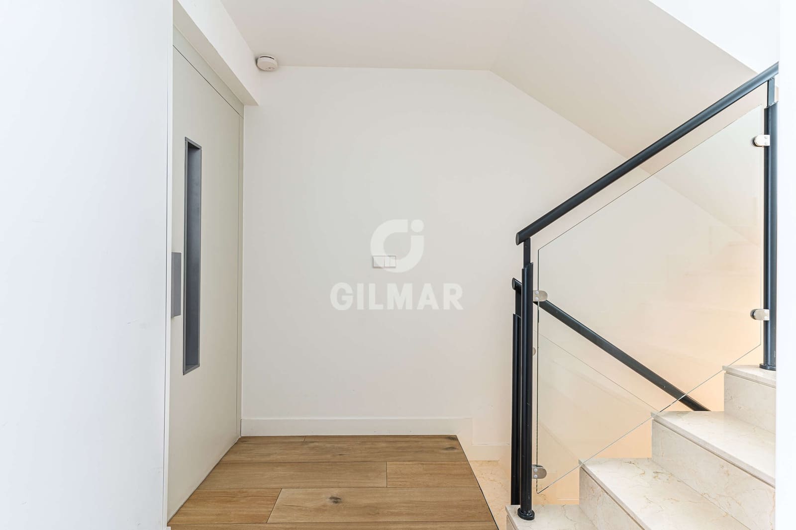 5 soverom Kjedet enebolig til salgs i Madrid by med svømmebasseng garasje - € 1 700 000 (Ref: 9953096)