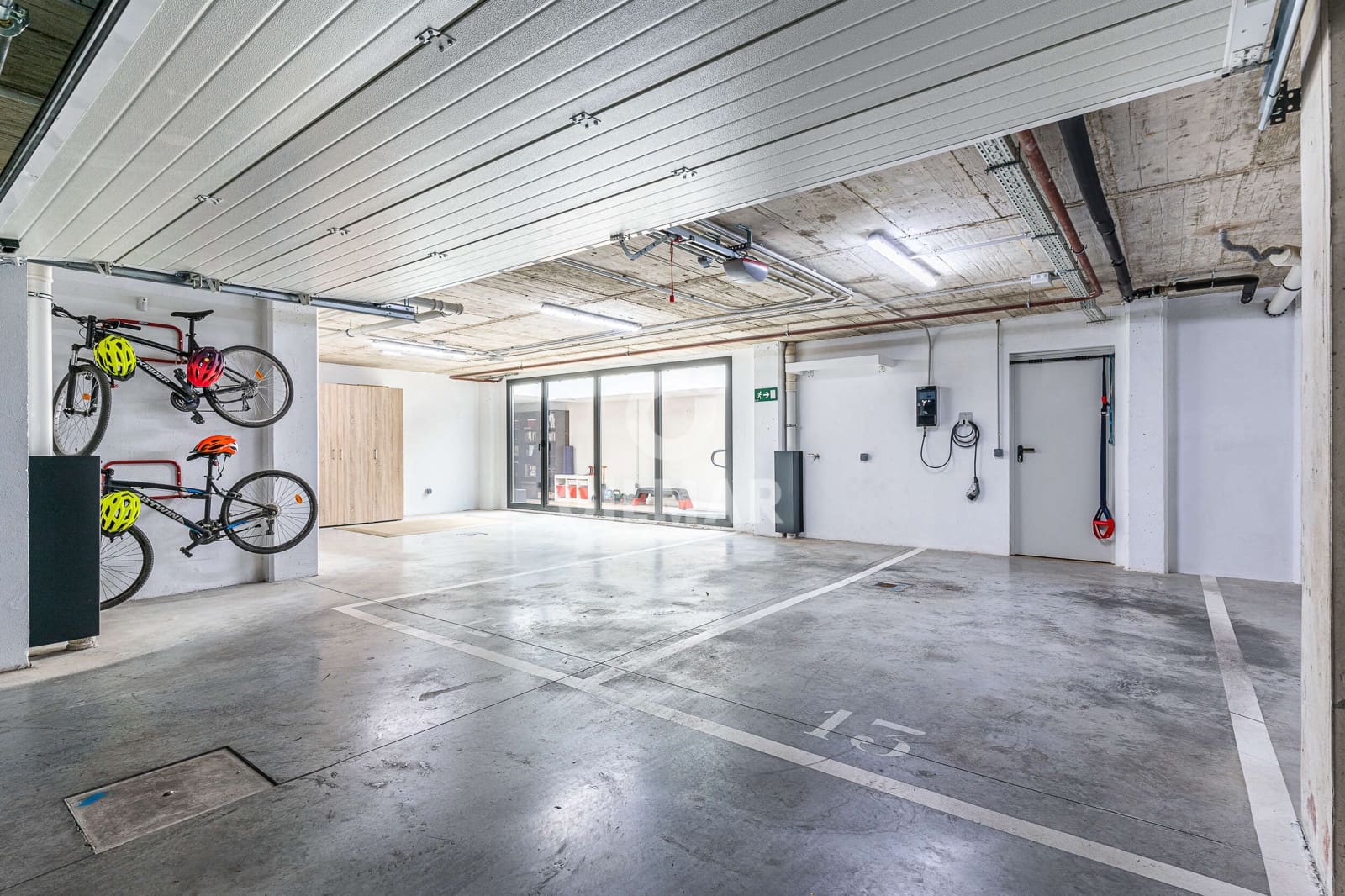 5 soverom Kjedet enebolig til salgs i Madrid by med svømmebasseng garasje - € 1 700 000 (Ref: 9953096)