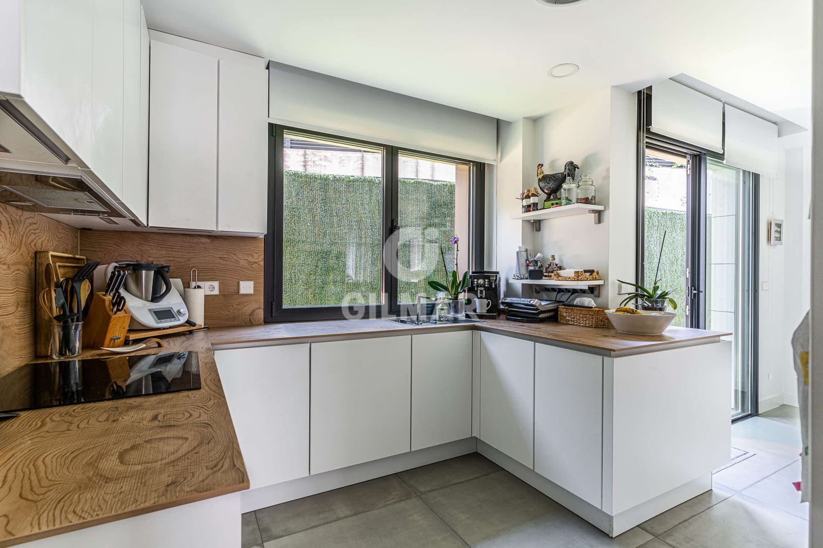 5 soverom Kjedet enebolig til salgs i Madrid by med svømmebasseng garasje - € 1 700 000 (Ref: 9953096)