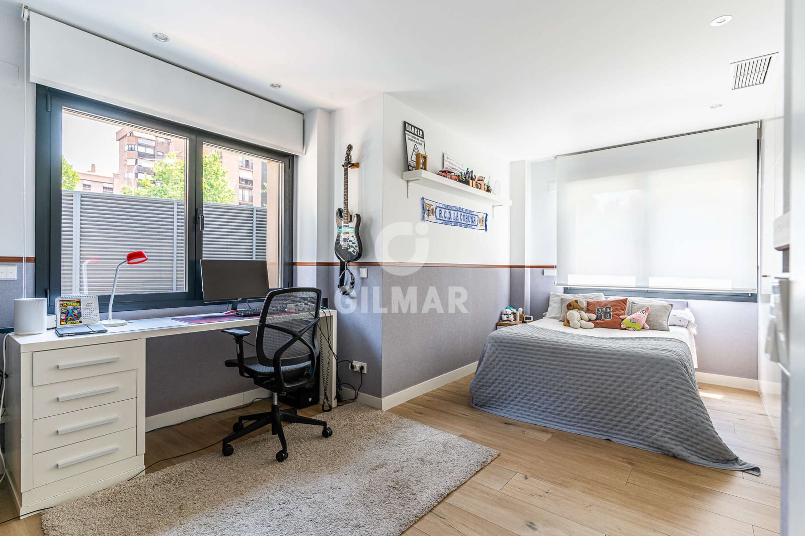 5 soverom Kjedet enebolig til salgs i Madrid by med svømmebasseng garasje - € 1 700 000 (Ref: 9953096)