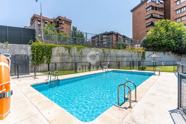 5 soverom Kjedet enebolig til salgs i Peñagrande, Madrid by med svømmebasseng garasje - € 1 700 000 (Ref: 9953096)