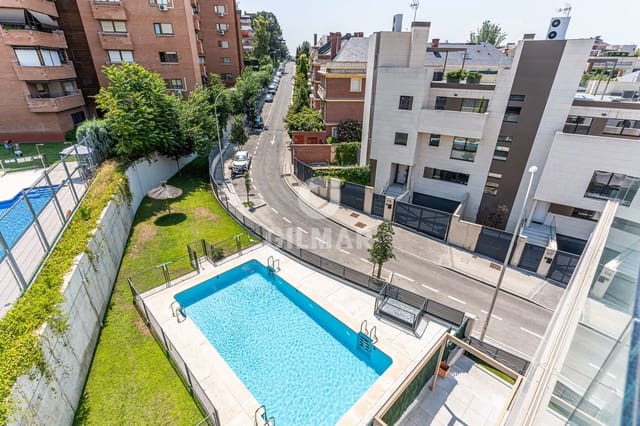 5 soverom Kjedet enebolig til salgs i Peñagrande, Madrid by med svømmebasseng garasje - € 1 700 000 (Ref: 9953096)