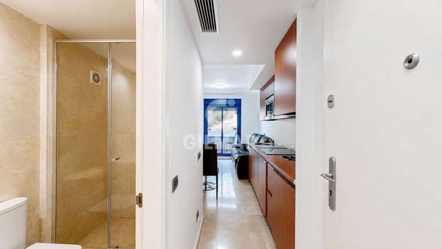 1 chambre Appartement à vendre à Benalmadena Costa, Benalmádena avec piscine garage - 229 000 € (Ref: 9961641)