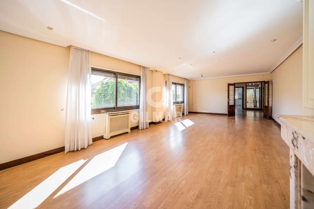 4 soveværelse Semi-Rækkehus til salg i Peñagrande, Madrid by med swimmingpool garage - € 1.450.000 (Ref: 9968863)
