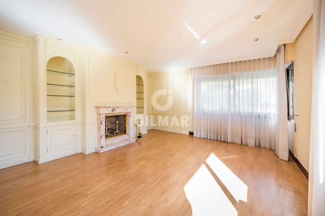 4 soveværelse Semi-Rækkehus til salg i Peñagrande, Madrid by med swimmingpool garage - € 1.450.000 (Ref: 9968863)