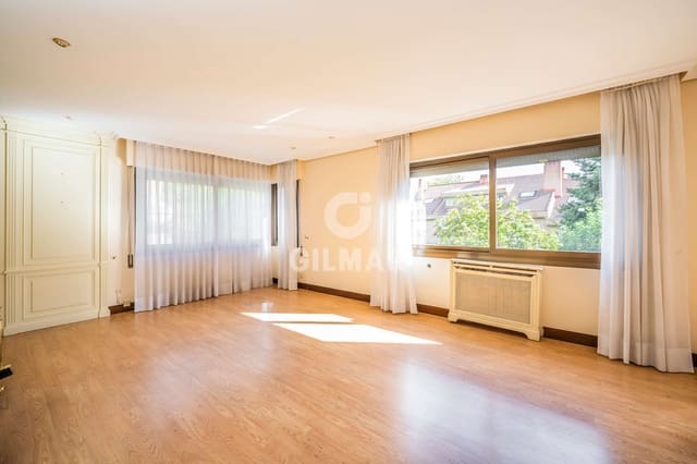 4 soveværelse Semi-Rækkehus til salg i Peñagrande, Madrid by med swimmingpool garage - € 1.450.000 (Ref: 9968863)