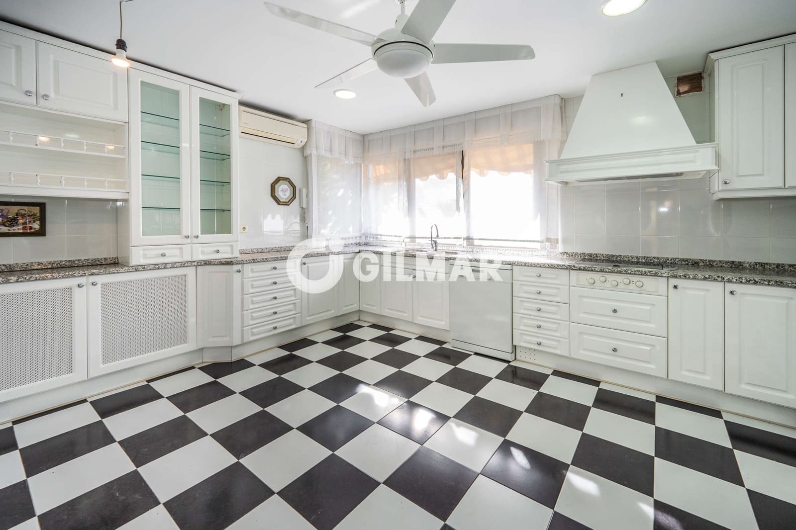 4 chambre Villa/Maison Semi-Mitoyenne à vendre à Madrid ville avec piscine garage - 1 395 000 € (Ref: 9968863)