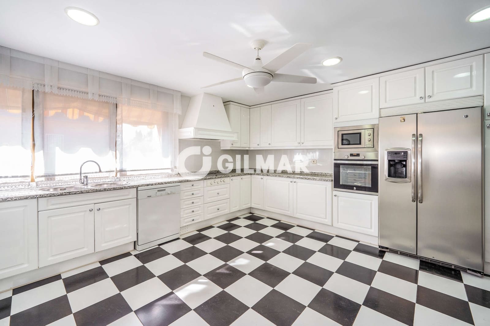4 chambre Villa/Maison Semi-Mitoyenne à vendre à Madrid ville avec piscine garage - 1 395 000 € (Ref: 9968863)
