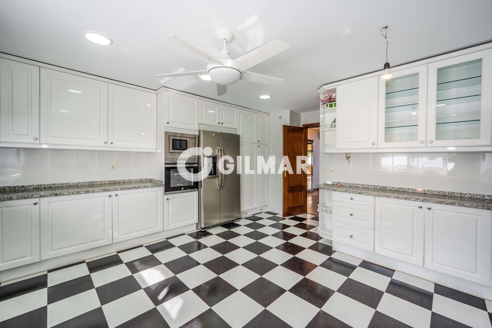 4 chambre Villa/Maison Semi-Mitoyenne à vendre à Madrid ville avec piscine garage - 1 395 000 € (Ref: 9968863)