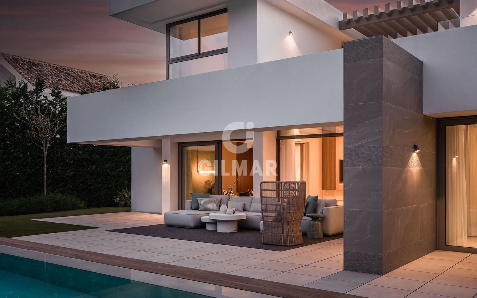 5 bedroom Villa for sale in Estepona with pool garage - € 2,495,000 (Ref: 9968957)