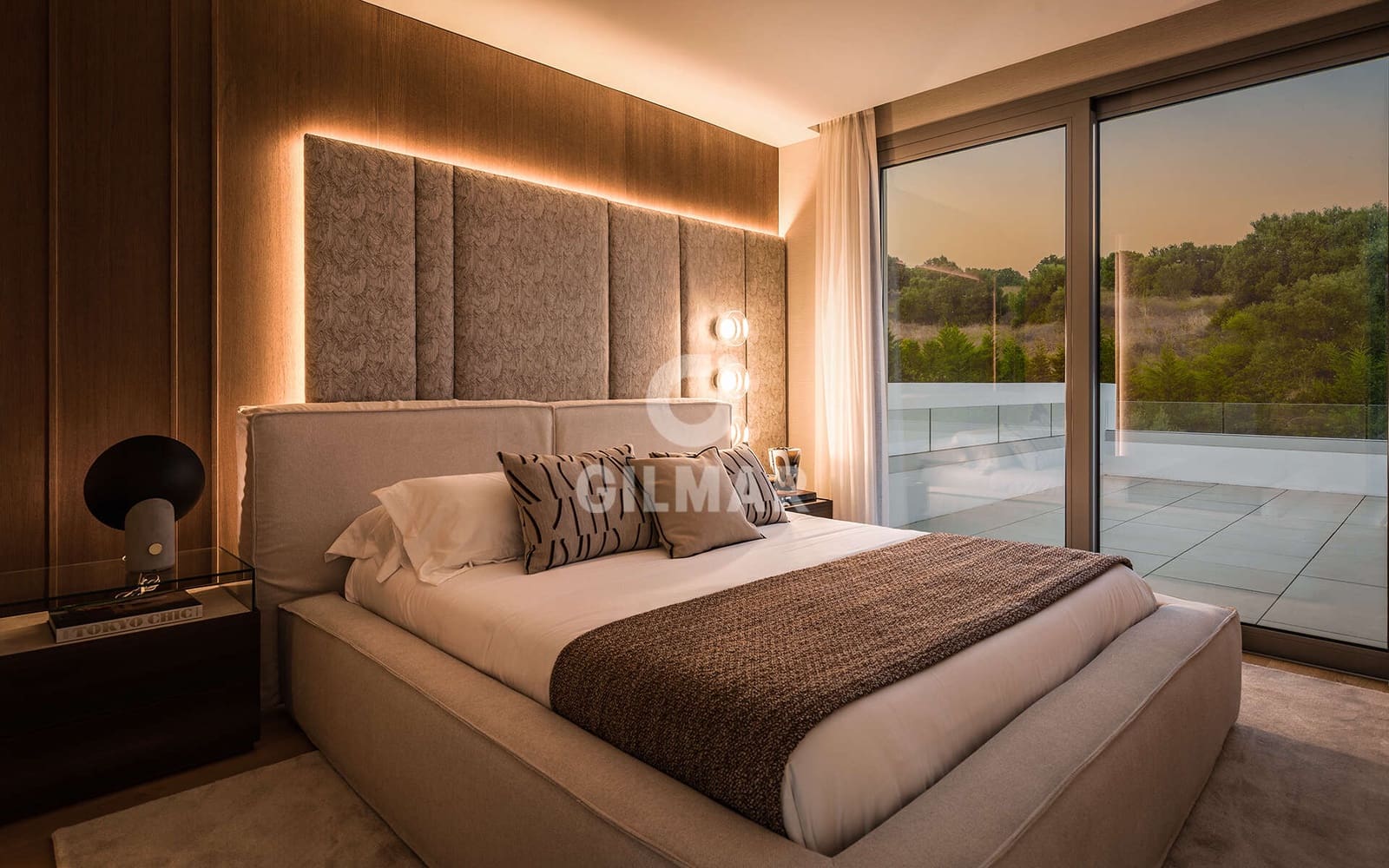 5 bedroom Villa for sale in Estepona with pool garage - € 2,495,000 (Ref: 9968957)