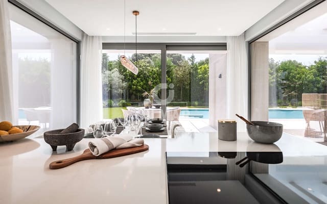 5 soverom Villa til salgs i El Paraiso, Estepona med svømmebasseng garasje - € 2 495 000 (Ref: 9968957)