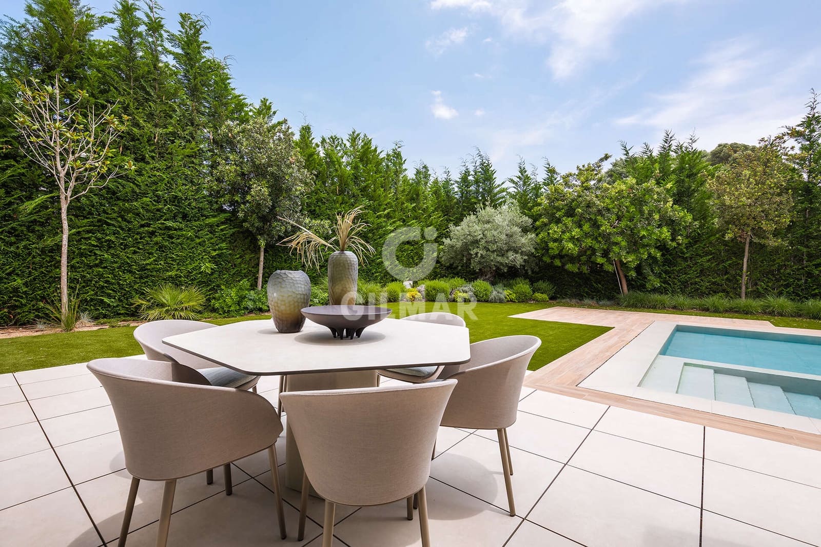 5 bedroom Villa for sale in Estepona with pool garage - € 2,495,000 (Ref: 9968957)