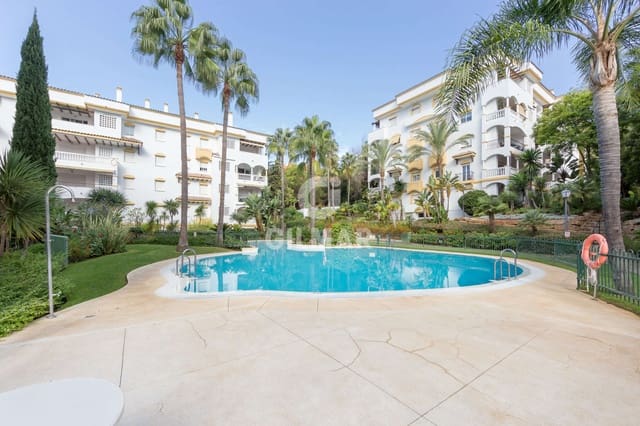 2 sypialnia Mieszkanie na sprzedaż w Marbella Centro, Marbella z basenem garażem - 520 000 € (Ref: 9968958)